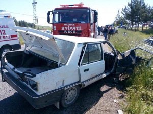 KAMYON İLE OTOMOBİL ÇARPIŞTI: 1 ÖLÜ, 2 YARALI