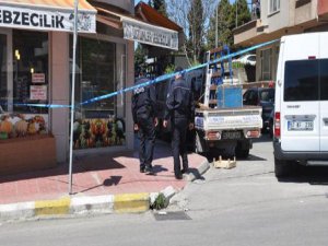 DEVLET MEMURU MÜDÜRÜNÜ VURDU