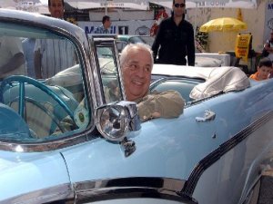 EN BÜYÜK TUTKUSU KLASİK OTOMOBİLLERDİ