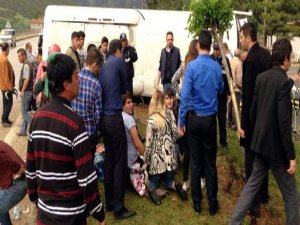 DAVUTOĞLU MİTİNGİNDEN DÖNENLER KAZA YAPTI 2 AĞIR 18 YARALI