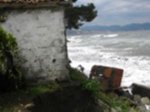 Dev dalgalara dayanamadı!