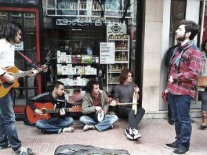 Sokakta Müzikte Yasak