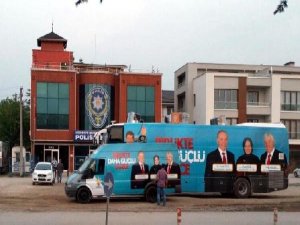 AKP SEÇİM ARAÇLARI TAŞLANDI