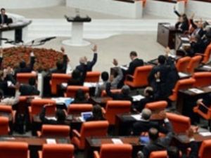 AKP kendi hazırladığı maddeyi CHP'nin verdiğini düşünerek reddetti.