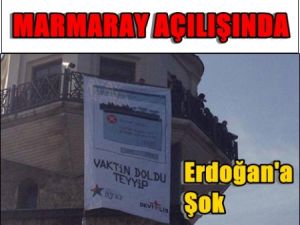 Kız Kulesine Dev Pankart Astılar