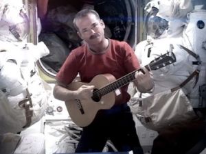 Uzayda ilk müzik klibi çekildi