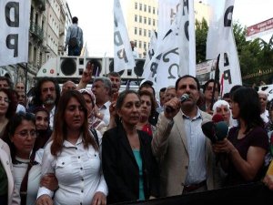 HDP'YE SALDIRIYA BEYOĞLU'NDA KALABALIK PROTESTO