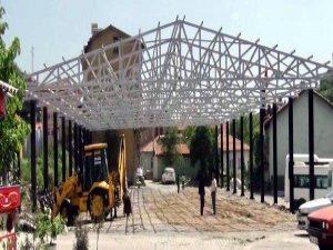 MELİH GÖKÇEK VE BU BAŞKAN ARASINDAKİ FARKI BULUNUZ