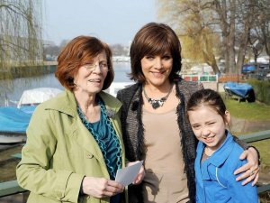 65 YAŞINDA ANNE 4 TANE BİRDEN DOĞURDU