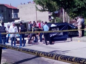 SOKAK ORTASINDA EŞİNİ ÖLDÜREN KOCA İNTİHAR ETTİ