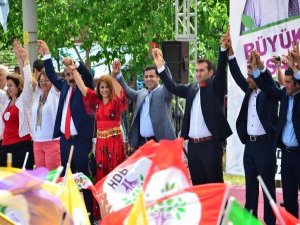 DEMİRTAŞ'IN ERDOĞAN VE DAVUTOĞLU BENZETMESİ GÜLDÜRDÜ