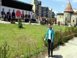 AKP ERZURUM'DA SERT KAYAYA ÇARPTI