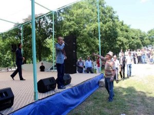 FIRSATÇI AKP ADAYINA VATANDAŞ TEPKİSİ