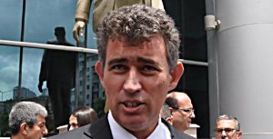 FEYZİOĞLU'NA AVUKATLARDAN BÜYÜK TEPKİ; KÜRSÜYÜ TERKETTİ