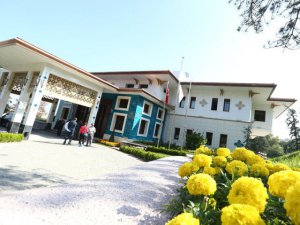 MECLİS BAŞKANI KONUTUNDA VUR PATLASIN ÇAL OYNASIN PARTİSİ