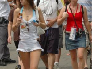 Madem 'mini'sin sapık ne etsin!