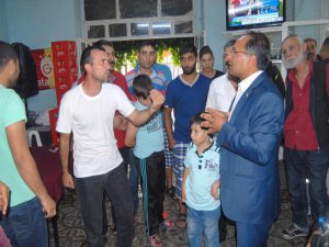 İZMİR'DE ROMAN MİLLETVEKİLİNE BÜYÜK SEVGİ