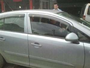 DEVLET MEMURU MÜDÜRÜN ARABASINA "PKK'LI YAZDI