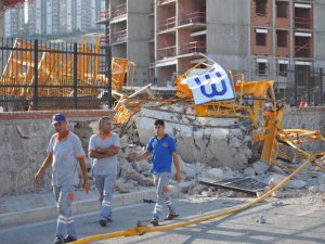 İZMİR'DE KULE VİNÇ FACİASI 2 ÖLÜ 3 YARALI