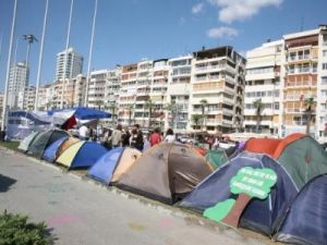 İzmir'de direniş çadırları
