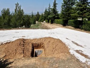 SÜLEYMAN DEMİREL'E ÇOBAN SÜLÜ" MEZARI