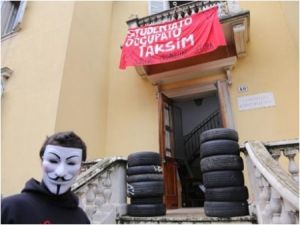 Öğrenciler Binayı İşgal Etti!.. Adını da 'Taksim' Koydu!