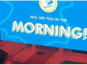 KIRMIZI HALIDA SEKS YAPTILAR