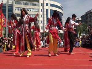 SİVAS KATLİAMINDA ÖLENLERİ BİNLER ANDI