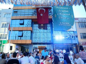 AKP YARALARINI BÖYLE SARIYOR