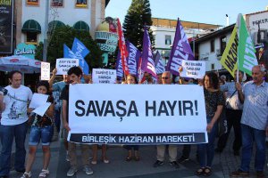ANTALYA'DA "SAVAŞA HAYIR" EYLEMİ