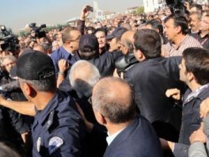 Cemaat ile Protokolün Namaz Gerginliği