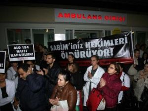 Samatya'da Doktorlar Yol Kesti.