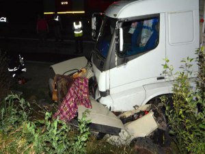 KATLİAM GİBİ KAMYON KAZASI: 5 ÖLÜ