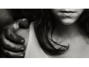 EKRANLARIN ÜNLÜ DOKTORUNA ÇOCUK PORNOSU DAVASI