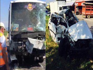 İZMİR'DE TURİST OTOBÜSÜ DEVRİLDİ; 1 AĞIR 16 YARALI