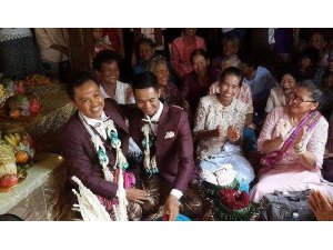 BAŞLIK PARASI İLE İLK EŞCİNSEL EVLİLİK GERÇEKLEŞTİ