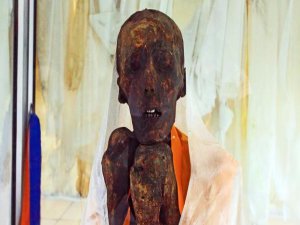 HİMALAYA DAĞLARINDA 500 YILLIK MUMYALARIN SIRRI