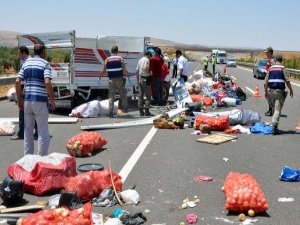 KAMYONETTE İŞÇİ TAŞIMA FACİASI;3 ÖLÜ 13 YARALI