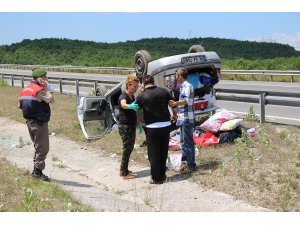 BOLU'DA OTOMOBİL TAKLA ATTI