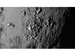 PLÜTON'UN KALBİNE AİT YAKIN ÇEKİM FOTOĞRAF