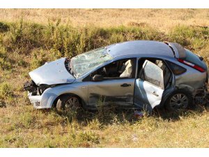 OTOMOBİL ŞARAMPOLE YUVARLANDI: 2 ÖLÜ