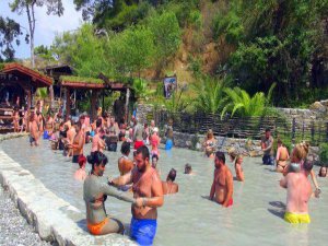 ÇAMUR BANYOSU PARA BASIYOR