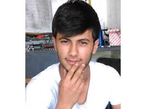 MOTOSİKLET KAMYONLA ÇARPIŞTI: 2 ÖLÜ