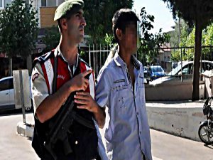 SEVGİLİSİ İLE CİNSEL İLİŞKİSİNİ ÇEKİP ŞANTAJ YAPTI