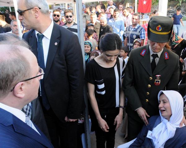 ŞEHİT EŞİNDEN BAKANA ŞOK