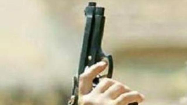 TATVAN'DA KAMU BİNALARI ÖNÜNDE HAVAYA ATEŞ AÇILDI