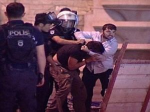 AKP Emniyeti dağıttı 'Çevik Kuvvete' dokunmadı.