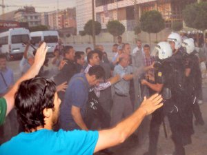 HDP PROTESTO YÜRÜYÜŞÜNE POLİS MÜDAHALESİ