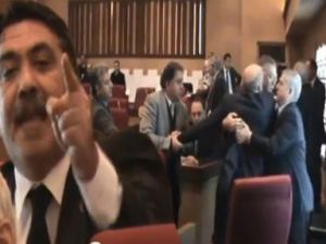 AKP Meclis Üyesi: "Gezici Şerefsizler!"