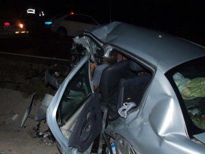 2 OTOMOBİL ÇARPIŞTI: 3 ÖLÜ 2 YARALI